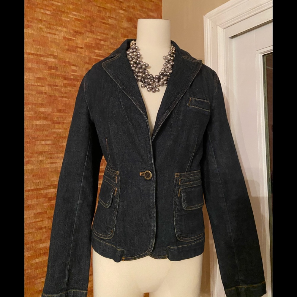 The limited small Jean blazer w beaded necklace